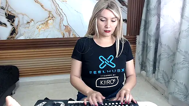 Snapshot of nanis_milf chatting on October 13, 2025, 3:57 pm nanis milf online show from October 13, 2025, 3:57 pm