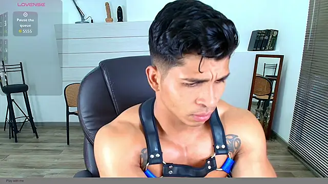 Snapshot of Apolotherock chatting on November 19, 2025, 7:58 pm Apolotherock online show from November 19, 2025, 7:58 pm