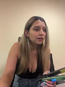 Isabella Varella online show from March 18, 2026, 12:30 pm