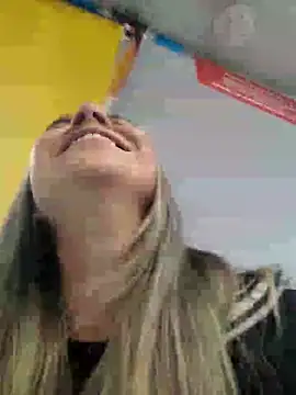 Isabella Varella online show from March 4, 2025, 1:49 pm