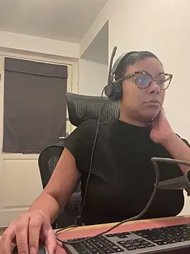 Snapshot of Melia_Rayne chatting on January 7, 2026, 11:59 am Melia Rayne online show from January 7, 2026, 11:59 am