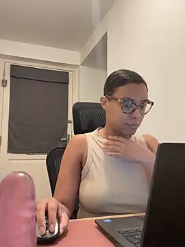 Snapshot of Melia_Rayne chatting on December 4, 2025, 11:42 am Melia Rayne online show from December 4, 2025, 11:42 am