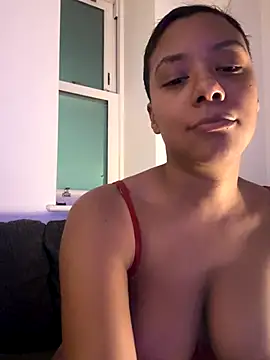 Snapshot of Melia_Rayne chatting on November 27, 2025, 5:46 pm Melia Rayne online show from November 27, 2025, 5:46 pm