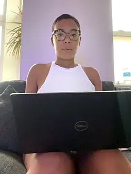 Snapshot of Melia_Rayne chatting on October 8, 2025, 10:50 am Melia Rayne online show from October 8, 2025, 10:50 am