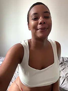 Snapshot of Melia_Rayne chatting on October 11, 2025, 11:11 am Melia Rayne online show from October 11, 2025, 11:11 am