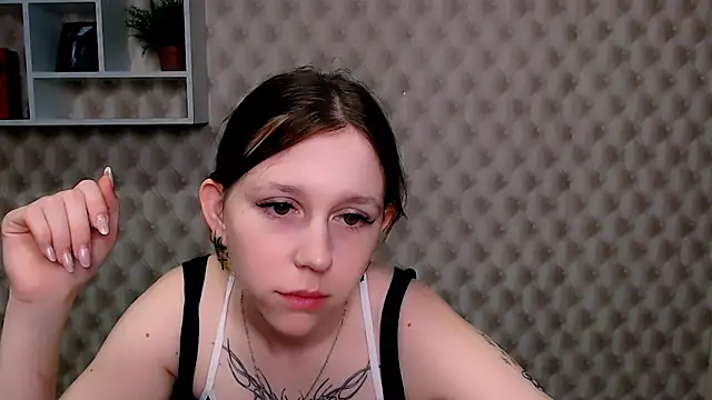 Snapshot of _MiraGold_ chatting on December 3, 2025, 7:19 am MiraGold online show from December 3, 2025, 7:19 am