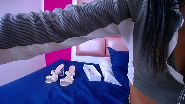 Snapshot of tiny_sarah1 chatting on November 21, 2025, 3:00 pm tiny sarah1 online show from November 21, 2025, 3:00 pm