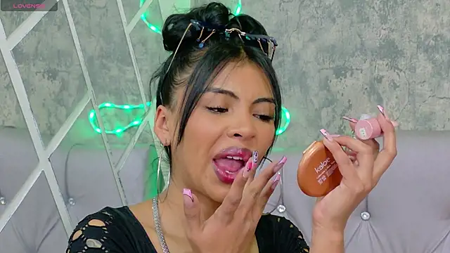 Snapshot of Devil_AliceXo chatting on November 6, 2025, 9:08 pm Devil AliceXo online show from November 6, 2025, 9:08 pm