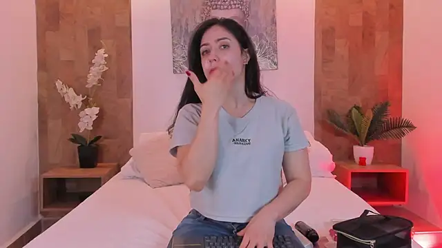 isabella winkler online show from July 6, 2026, 10:44 am