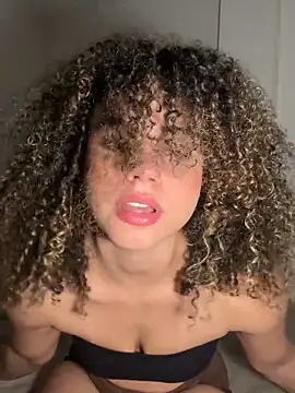 Snapshot of KittyTwerk_2 chatting on November 18, 2025, 9:18 pm KittyTwerk 2 online show from November 18, 2025, 9:18 pm