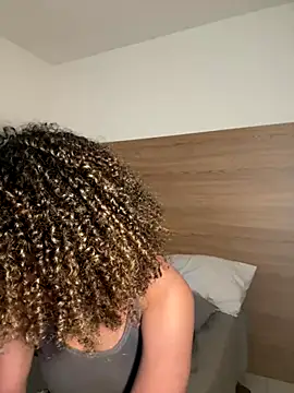 Snapshot of KittyTwerk_2 chatting on October 9, 2025, 5:24 pm KittyTwerk 2 online show from October 9, 2025, 5:24 pm