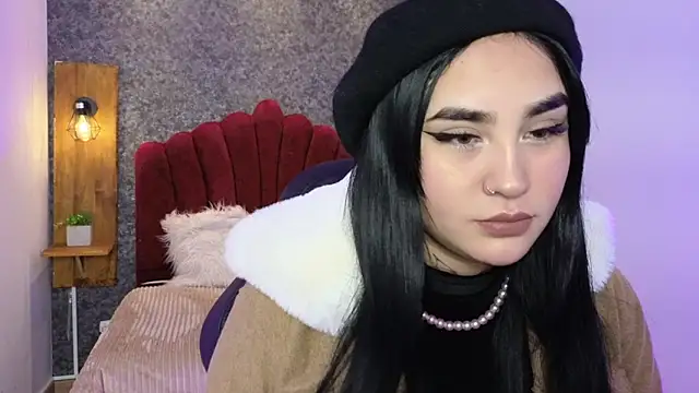 elaia muller  online show from November 26, 2025, 3:28 am