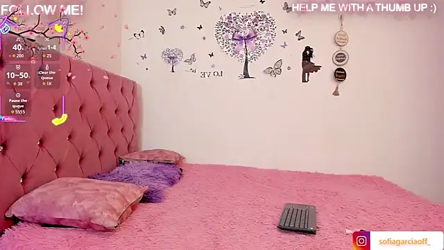 Snapshot of Moonroxe_ chatting on November 20, 2025, 10:31 pm Moonroxe online show from November 20, 2025, 10:31 pm