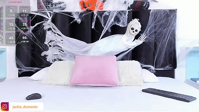 JackieDumont1 online show from October 17, 2025, 6:53 pm