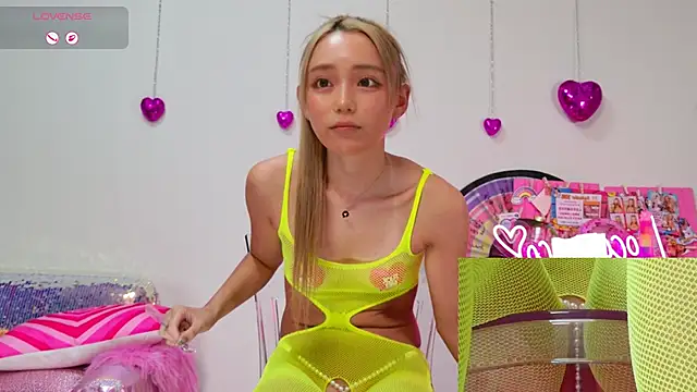 Snapshot of -LOCOMOCO- chatting on November 21, 2025, 1:10 pm -LOCOMOCO- online show from November 21, 2025, 1:10 pm