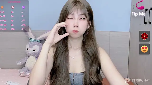 Evelyn-168 online show from December 19, 2025, 5:54 am