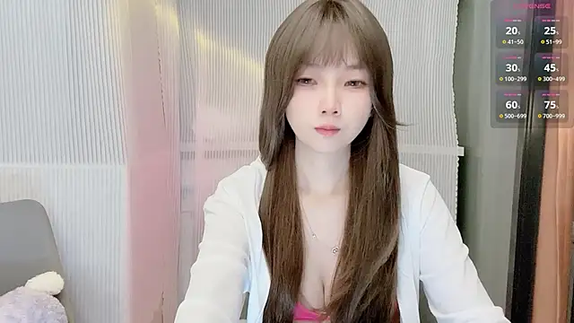 Evelyn-168 online show from November 19, 2025, 11:43 am