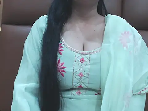 RealNaina online show from November 16, 2025, 5:39 pm