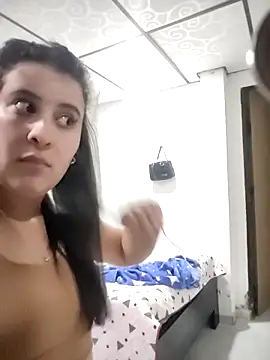 Snapshot of mialorents chatting on December 2, 2025, 10:44 pm mialorents online show from December 2, 2025, 10:44 pm