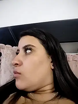 Snapshot of mialorents chatting on October 31, 2025, 1:24 am mialorents online show from October 31, 2025, 1:24 am