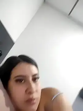 Snapshot of mialorents chatting on November 3, 2025, 2:53 pm mialorents online show from November 3, 2025, 2:53 pm