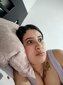 Snapshot of mialorents chatting on December 2, 2025, 12:22 am mialorents online show from December 2, 2025, 12:22 am