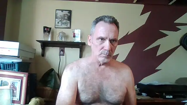 Snapshot of HunkofRock chatting on November 5, 2025, 6:44 pm HunkofRock online show from November 5, 2025, 6:44 pm