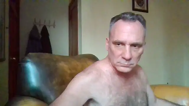 Snapshot of HunkofRock chatting on October 27, 2025, 4:52 pm HunkofRock online show from October 27, 2025, 4:52 pm