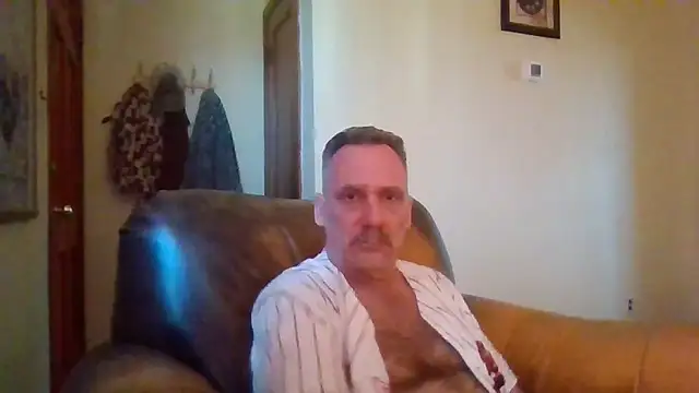 Snapshot of HunkofRock chatting on November 11, 2025, 6:47 pm HunkofRock online show from November 11, 2025, 6:47 pm