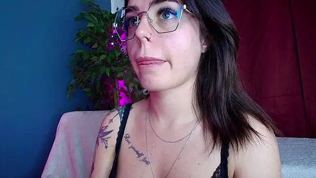 Snapshot of Perfect_Moans chatting on June 18, 2026, 4:22 am Perfect Moans online show from June 18, 2026, 4:22 am