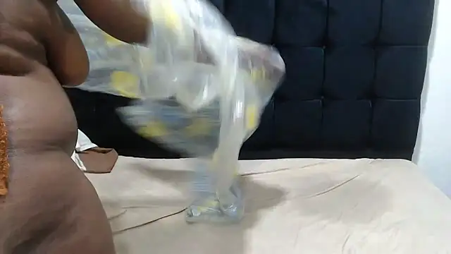 TaurusClitCake online show from October 6, 2025, 9:59 pm