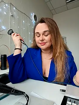 Juicy PeachLux online show from April 25, 2026, 7:55 am