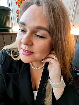 Juicy PeachLux online show from May 6, 2026, 1:42 am