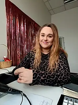 Snapshot of Juicy_PeachLux chatting on October 19, 2025, 6:27 am Juicy PeachLux online show from October 19, 2025, 6:27 am