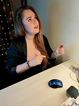 Snapshot of Juicy_PeachLux chatting on December 4, 2025, 5:56 pm Juicy PeachLux online show from December 4, 2025, 5:56 pm