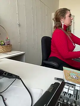 Juicy PeachLux online show from March 9, 2025, 11:03 am
