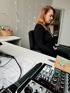 Juicy PeachLux online show from March 15, 2025, 6:58 am