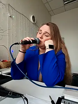 Juicy PeachLux online show from May 2, 2026, 8:08 am