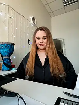 Juicy PeachLux online show from February 18, 2026, 6:44 am