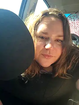 Snapshot of Bigmouthbitch chatting on November 18, 2025, 6:11 pm Bigmouthbitch online show from November 18, 2025, 6:11 pm