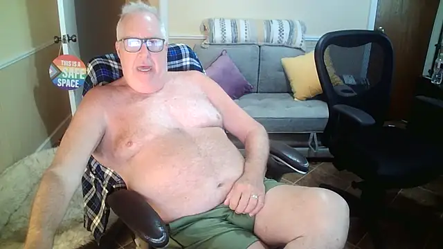 Snapshot of superbearboss chatting on June 11, 2026, 10:51 pm superbearboss online show from June 11, 2026, 10:51 pm