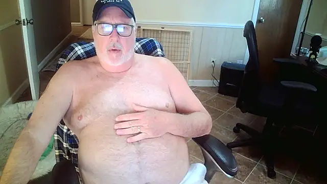 Snapshot of superbearboss chatting on November 13, 2025, 6:12 pm superbearboss online show from November 13, 2025, 6:12 pm