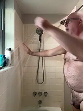 superbearboss online show from March 4, 2026, 7:21 pm