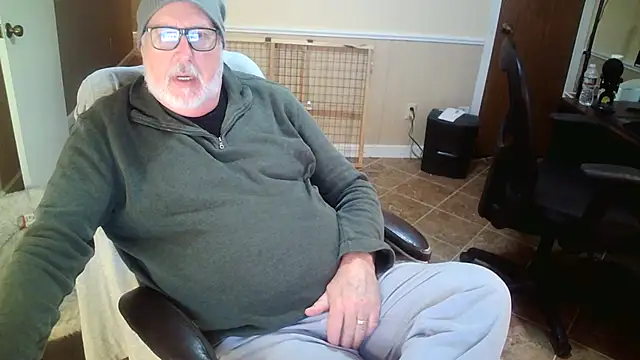 Snapshot of superbearboss chatting on December 4, 2025, 10:31 pm superbearboss online show from December 4, 2025, 10:31 pm