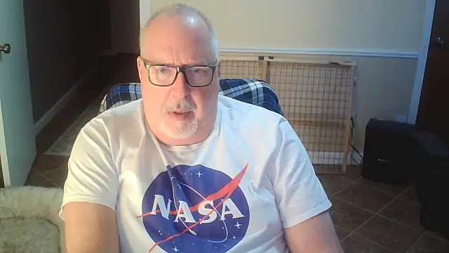 Snapshot of superbearboss chatting on October 20, 2025, 1:11 pm superbearboss online show from October 20, 2025, 1:11 pm