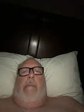 Snapshot of superbearboss chatting on November 18, 2025, 6:06 am superbearboss online show from November 18, 2025, 6:06 am