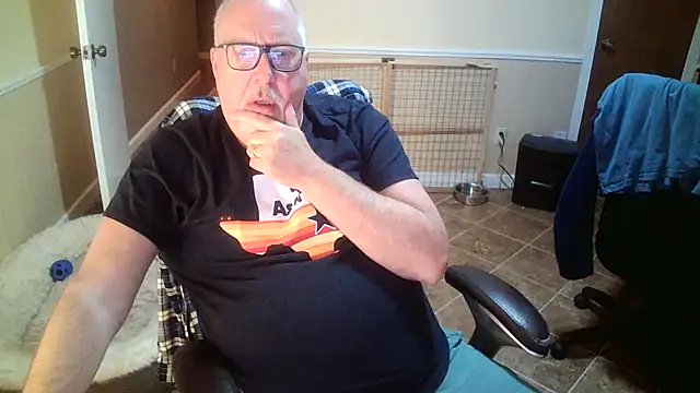 Snapshot of superbearboss chatting on October 23, 2025, 12:37 pm superbearboss online show from October 23, 2025, 12:37 pm