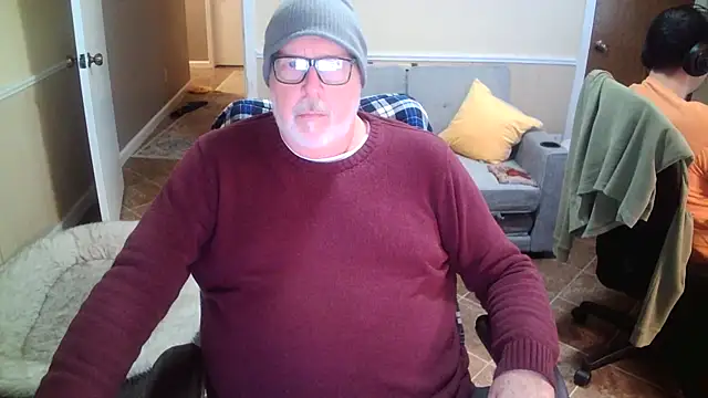 Snapshot of superbearboss chatting on December 15, 2025, 8:14 pm superbearboss online show from December 15, 2025, 8:14 pm