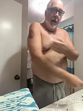 Snapshot of superbearboss chatting on November 28, 2025, 7:14 pm superbearboss online show from November 28, 2025, 7:14 pm