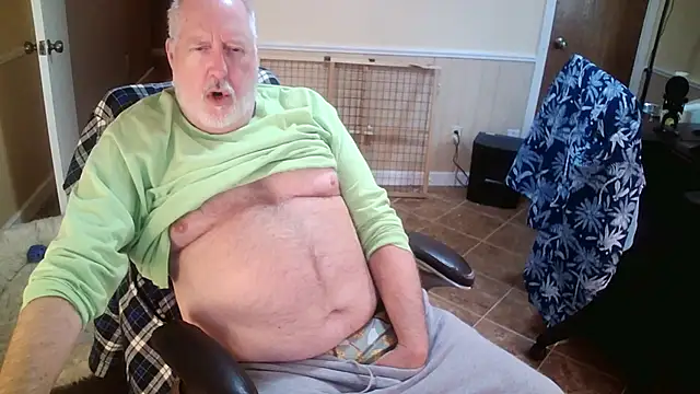 Snapshot of superbearboss chatting on November 21, 2025, 4:39 pm superbearboss online show from November 21, 2025, 4:39 pm